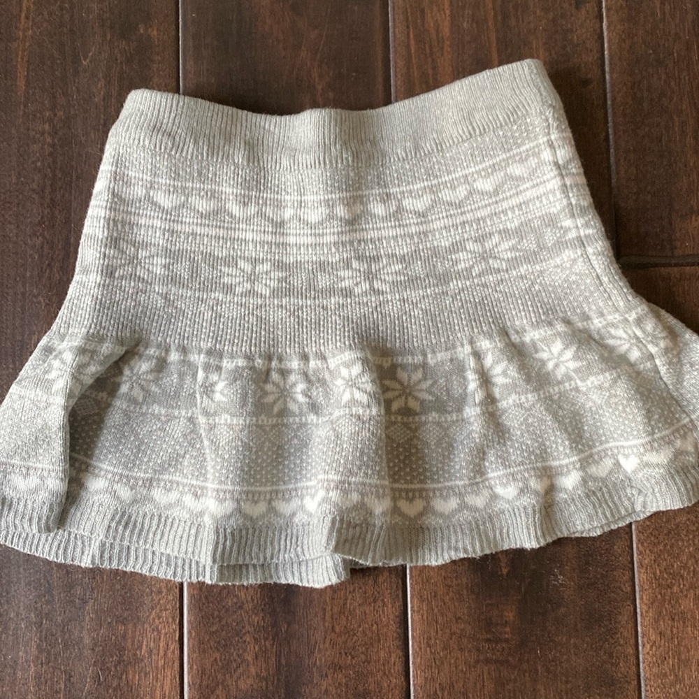 5/$25 Girls Joe Fresh Sweater skirt 2-4yrs